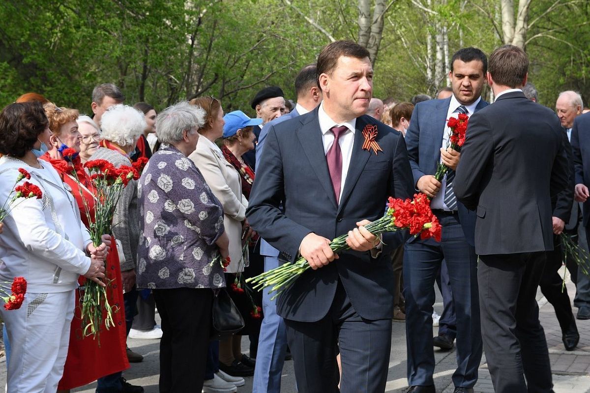 Возложение цветов к памятнику детям войны труженикам тыла и фронтовым бригадам в День Победы 2