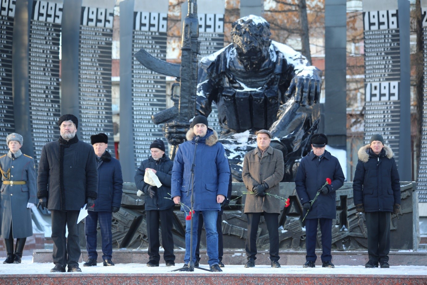 Памятник мемориал черный тюльпан Норильск